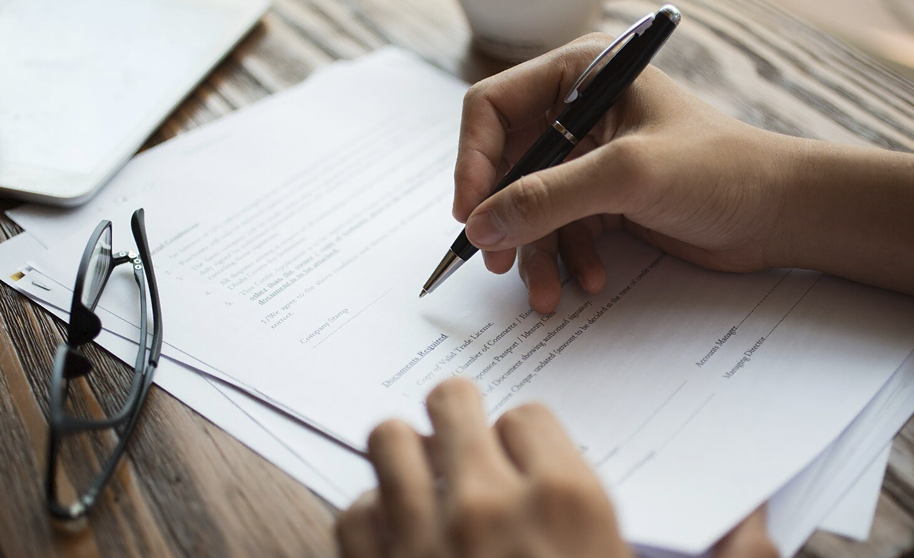 Chuẩn bị hồ sơ pháp lý và KYC